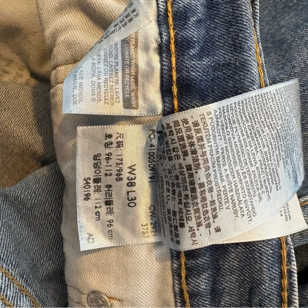 Lot 2 Pairs Levi Strauss 505 Men’s Jeans 38X30 Straight Leg Light & Medium Wash